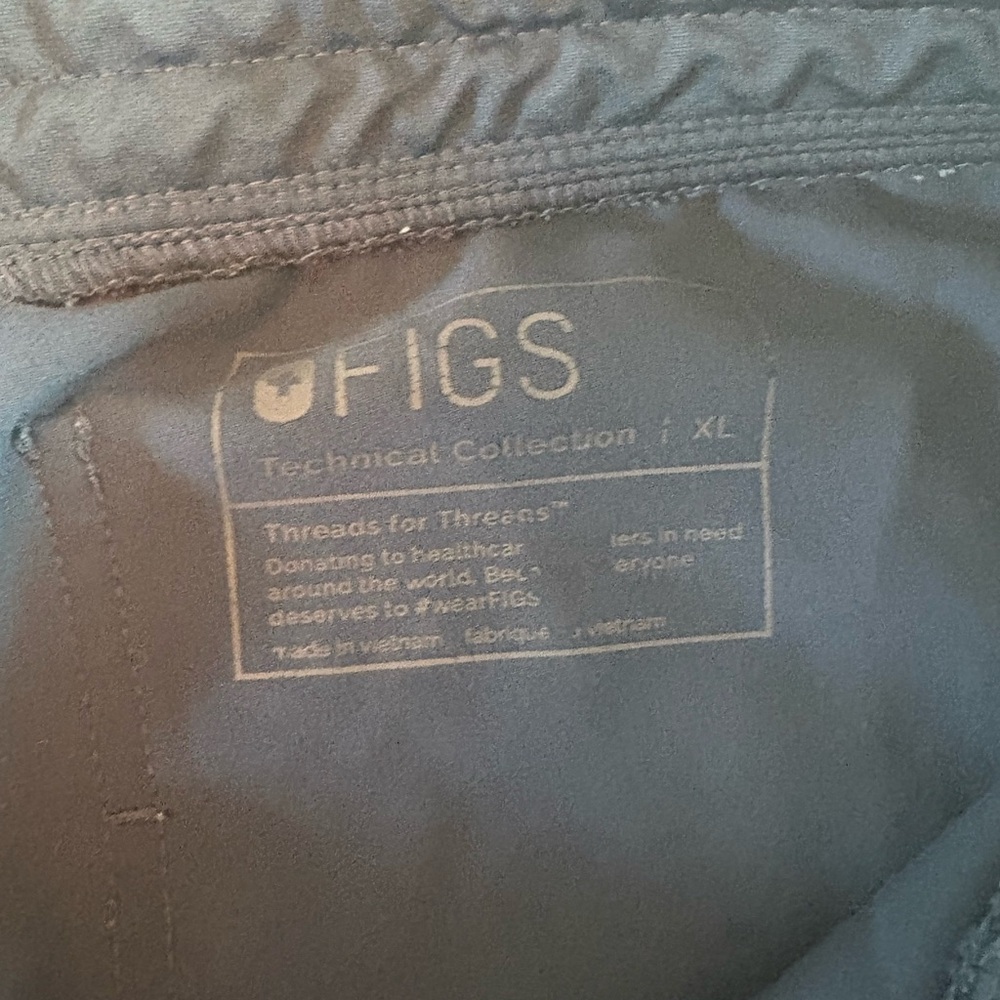 Figs Technical Collection Scrub zamora joggers in green/blue color